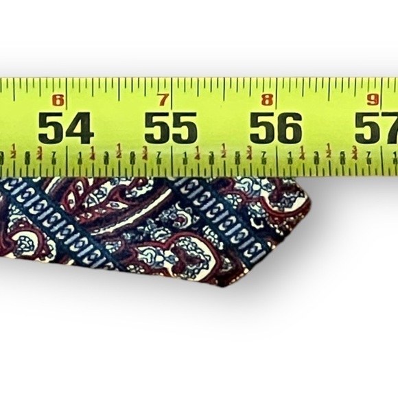 K. M. Milano Men’s Red and Black Old World Turkish Floral Silk Tie - Picture 5 of 5